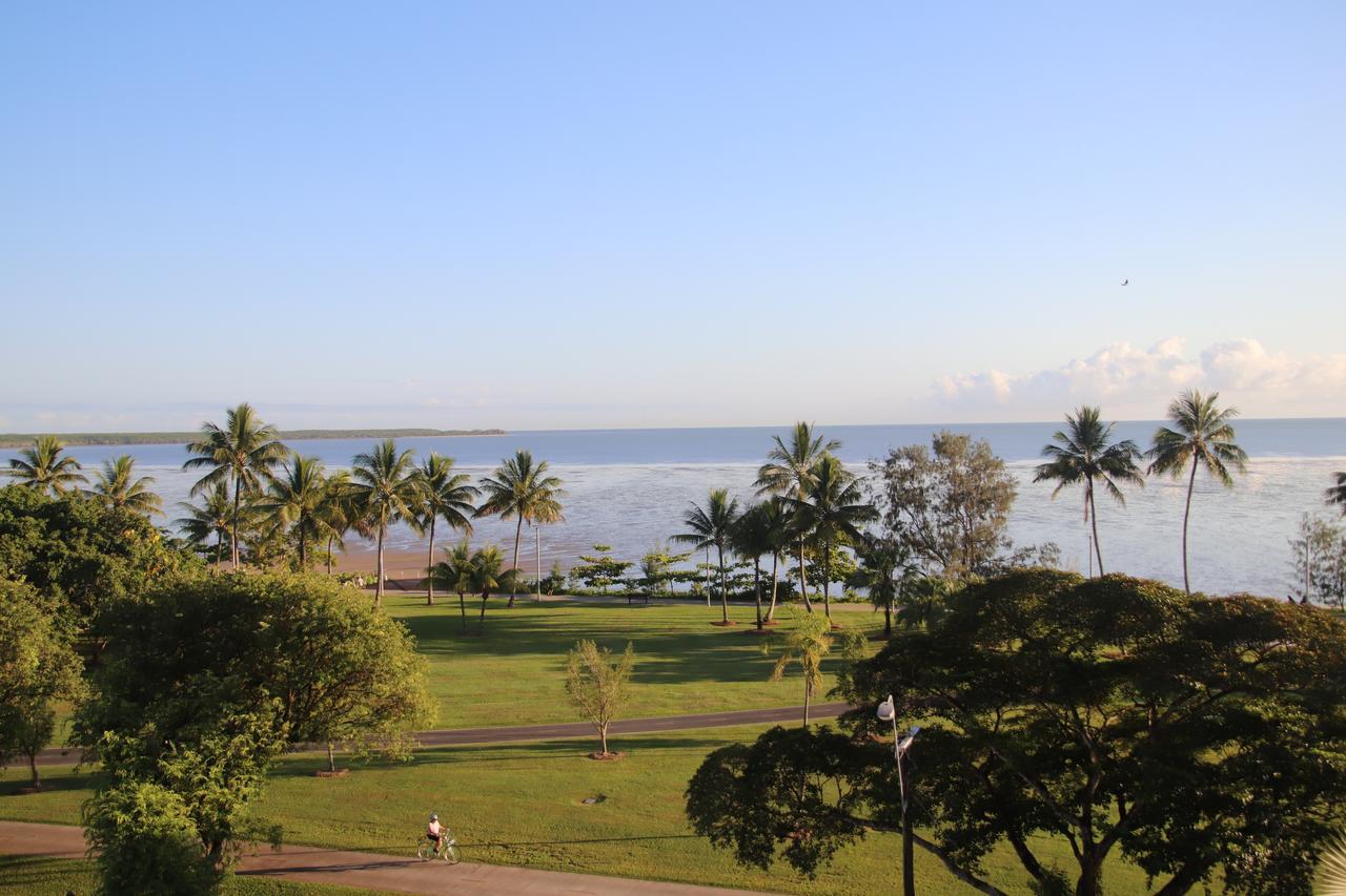 181 The Esplanade 4*